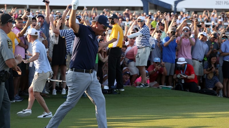 Mickelson takes the plaudits from the Kiawah Island crowd