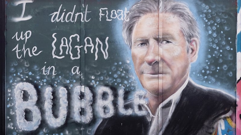 Ted Hastings talking to the wall in Belfast as part of Hir the North 2020. Photo: Caoilfhionn Hanton https://www.instagram.com/caoilfhionnhanton - Creative Commons via https://www.geograph.ie/photo/6617499