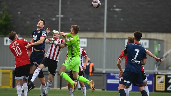 Lee Desmond scores for St Pat's