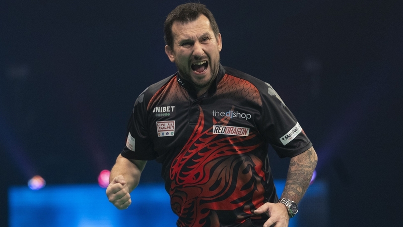 Clayton beat Dimitri van den Bergh