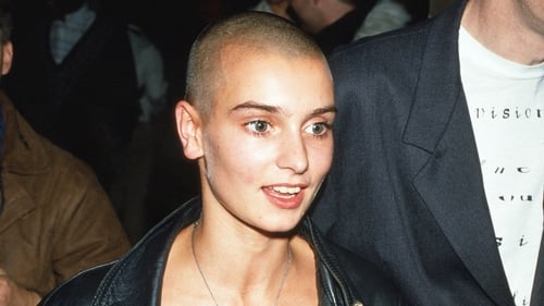 Bhain Sinéad O'Connor clú agus cáil amach a chéaduair leis an amhrán Mandinka i 1987 óna céad albam The Lion and the Cobra