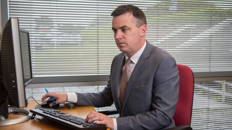 An Coimisinéir Teanga, Rónán Ó Domhnaill