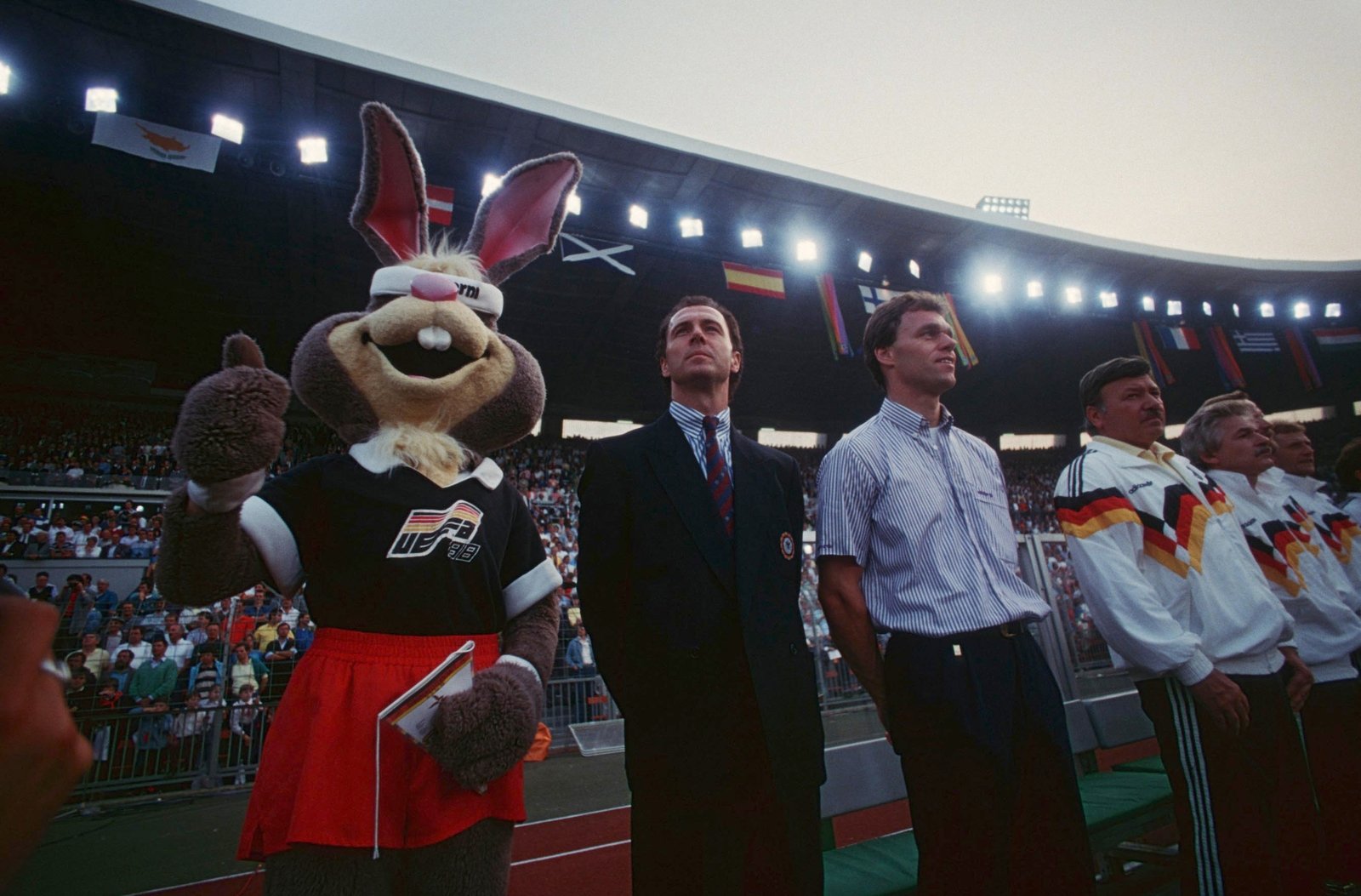 Franz Beckenbauer, who had beaten the Dutch as a player in the 1974 final, and assistant coach Holger Osieck (L-R)