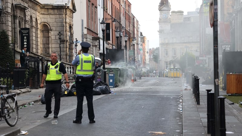 Gardaí had cleared South William Street earlier this evening (image: Rolling News)