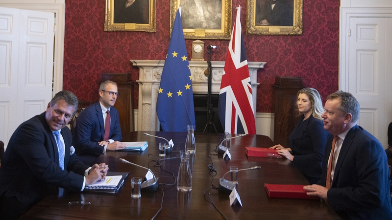 David Frost (R) flanked by Paymaster General Penny Mordaunt, sitting opposite Maroš Šefčovič, who is flanked by Principal Adviser, Service for the EU-UK Agreements, Richard Szostak