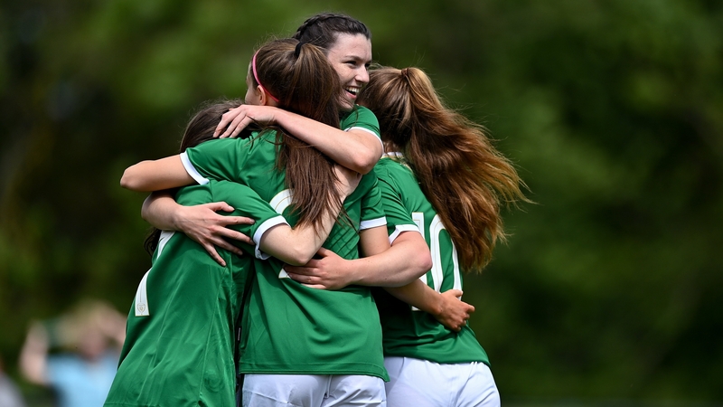 Ireland players celebrate Rebecca Watkins' opener
