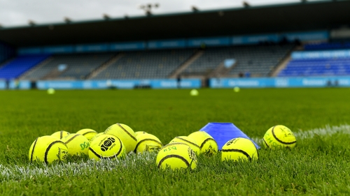 A sliotar should have a rim between 2.2 and 2.4 millimetres