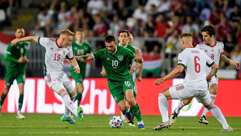 Troy Parrott is closed down by Hungary's Kevin Varga (L) and Willi Orban