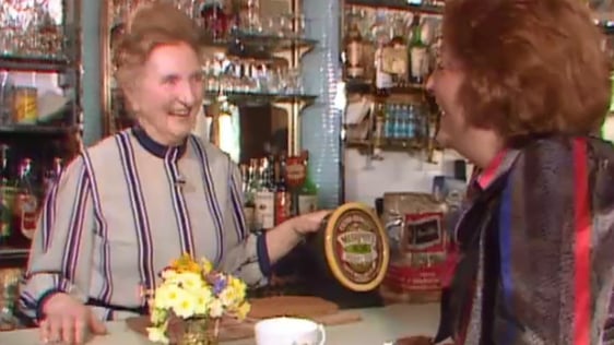 Julia Levis in her pub in Ballydehob, County Cork, 1986.