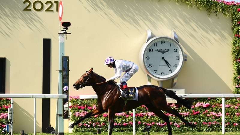 Poetic Flare cruises home in splendid isolation