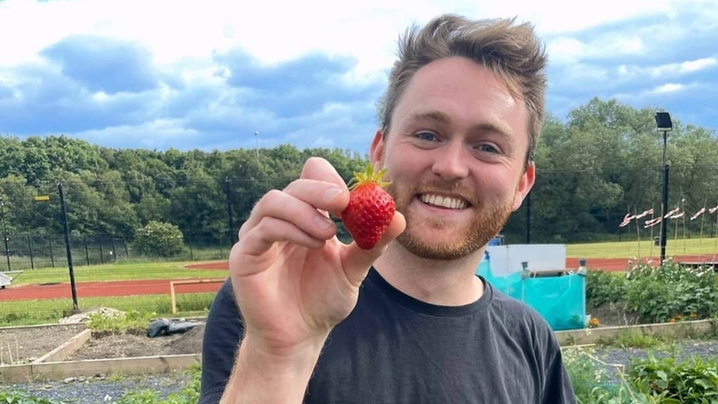 Ian Mac Gabhann ina gharraí cuibhrinn i Séipéal Iosóid