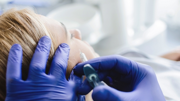 Barry Gallagher, a reporter with The Irish Sun, joined Today with Claire Byrne to discuss his investigation into Turkish clinics that are approving "needless cosmetic surgeries" over WhatsApp.