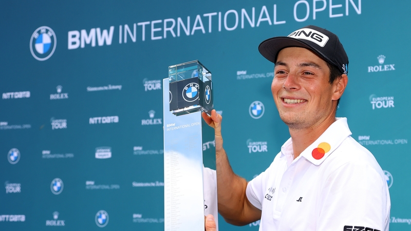 Viktor Hovland celebrates with the trophy