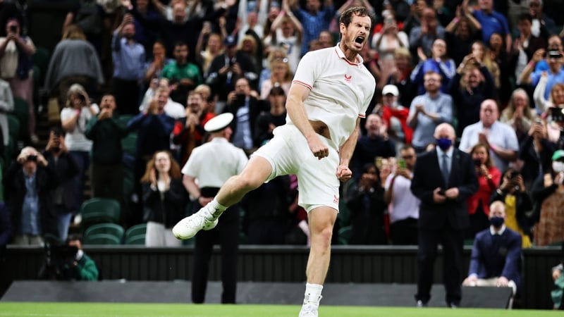 Andy Murray celebrates victory