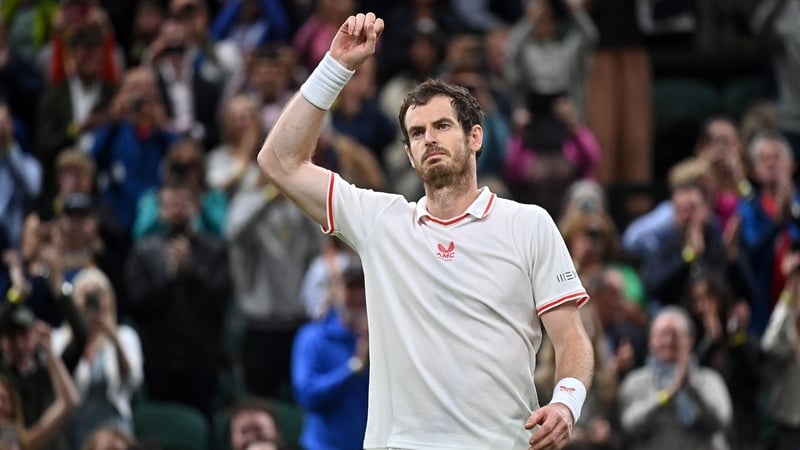 Andy Murray celebrates his victory against Germany's Oscar Otte