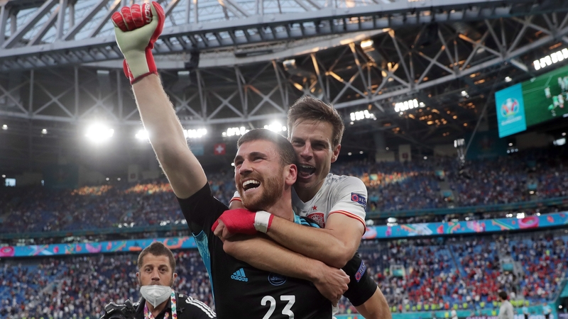Unai Simon and Cesar Azpilicueta celebrate victory