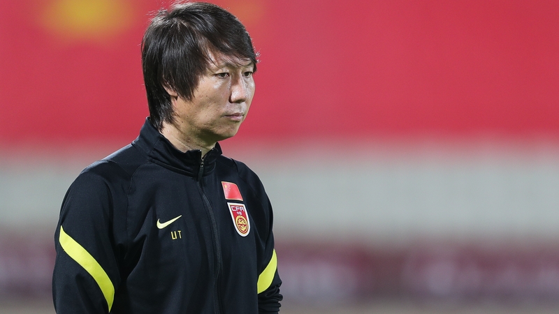 Chinese head coach Li Te