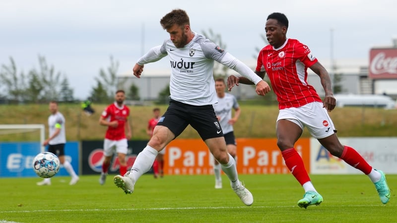FH Hafnarfjordur's Gudmundur Kristjansson beats Romeo Parkes of Sligo Rovers to the ball