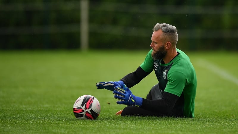 Alan Mannus is put through his paces during Shamrock Rovers' training