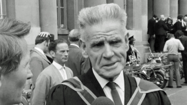 Head porter at UCD, Patrick Keogh, receives honorary MA degree (1971)