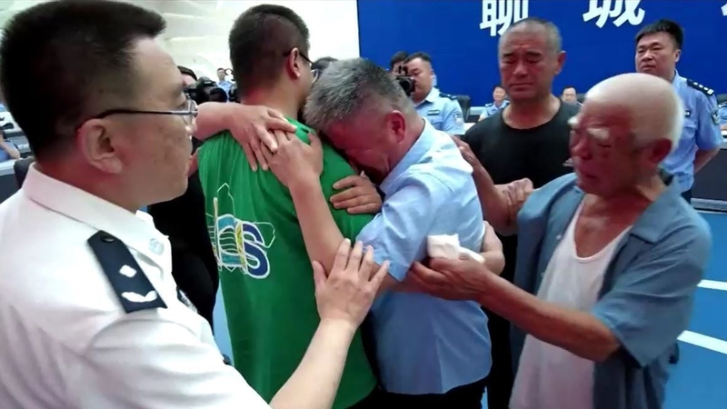 Guo Gangtang hugs his long lost son who was abducted as a toddler (pic: CCTV)