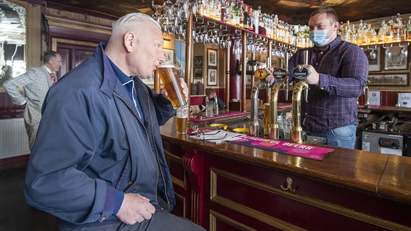 The 11pm closure time for pubs operating indoors will be changed to midnight