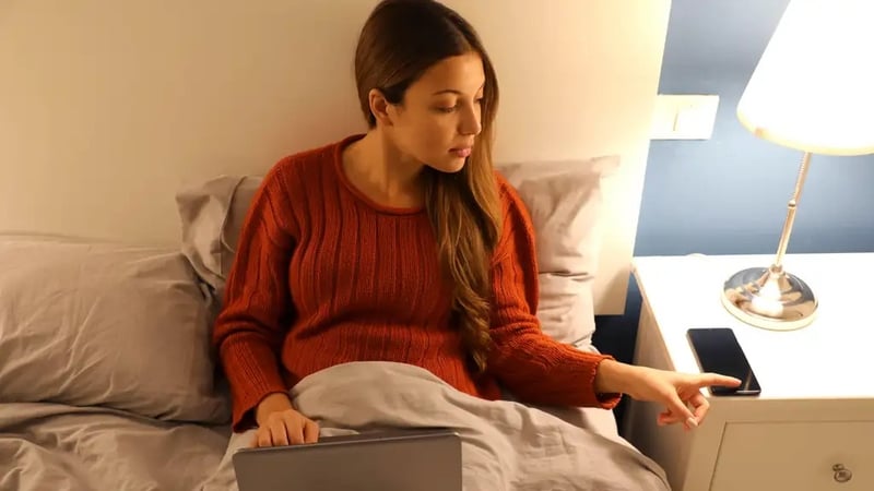 Beating yourself up after yet another late-night Netflix binge? Abi Jackson asks sleep therapists why some of us just can't get to bed.