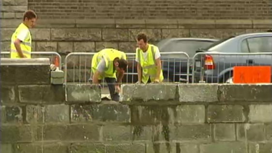 Missing granite blocks on Victoria Quay in Dublin, 2001