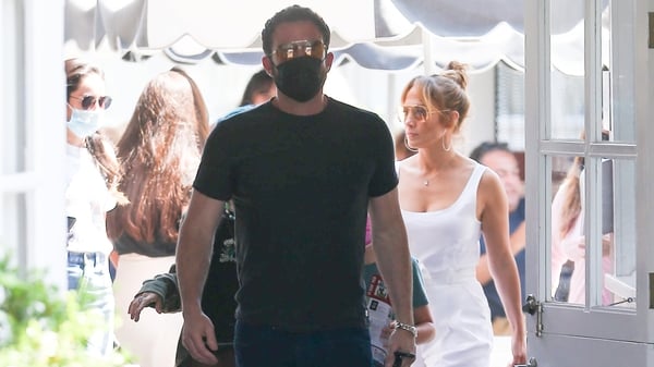 Jennifer Lopez and Ben Affleck appear to go Instagram official