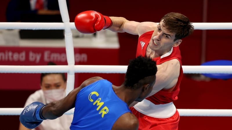 Aidan Walsh (R) won bronze at the Tokyo 2020 Games