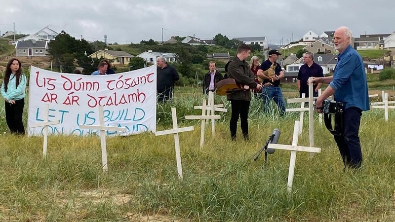 Breanndán Ó Beaglaoich ar thrá Mhachaire Chlochair