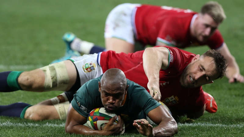 Makazole Mapimpi touches down