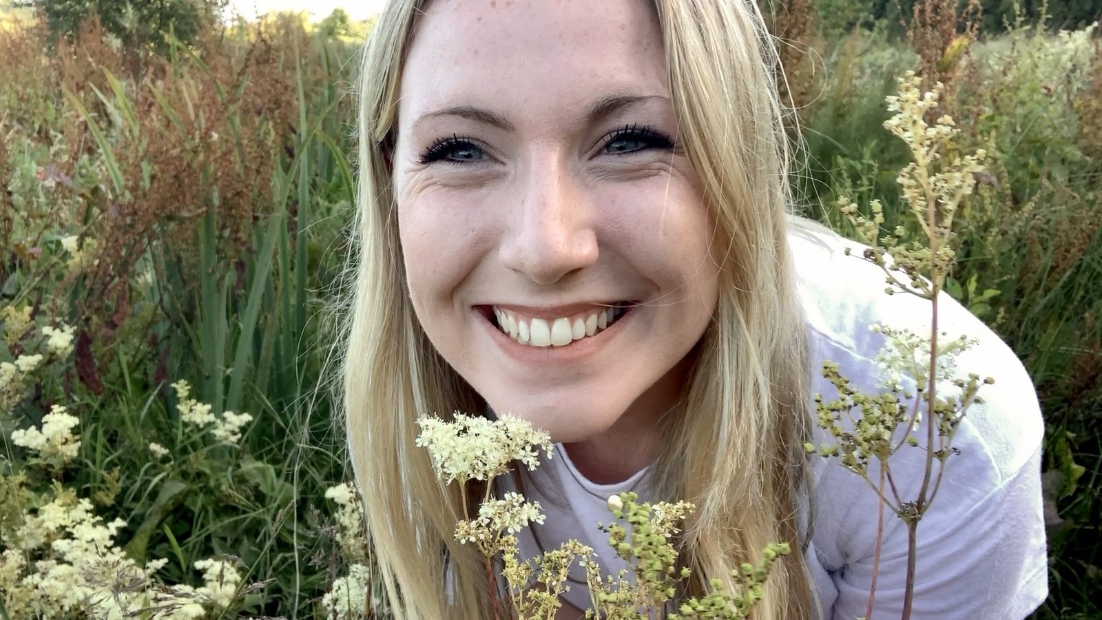 Who needs a dozen roses? Irish flowers, fertility and folklore