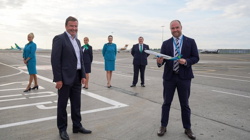 Conor McCarthy, Founder and Chief Executive, Emerald Airlines and Reid Moody, Chief Strategy & Planning Officer, Aer Lingus with cabin crew from Emerald Airlines and Aer Lingus