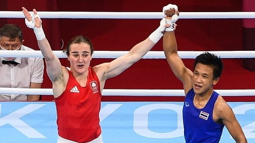 Sudaporn Seesondee raises Kellie Harrington's arm aloft in victory