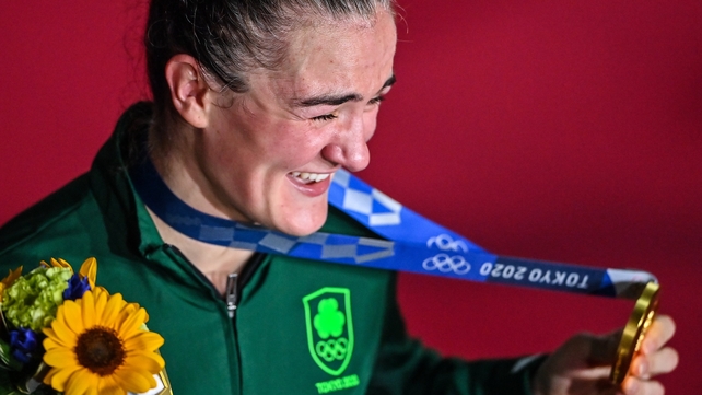 Harrington poses with her gold medal