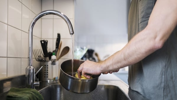 Laura de Barra solves your cleaning conundrums.
