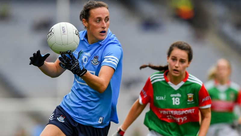 Hannah Tyrrell evades Róisín Durkin of Mayo