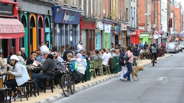 The streets were made traffic-free for a trial period over the summer to facilitate outdoor dining (Pic: RollingNews.ie)