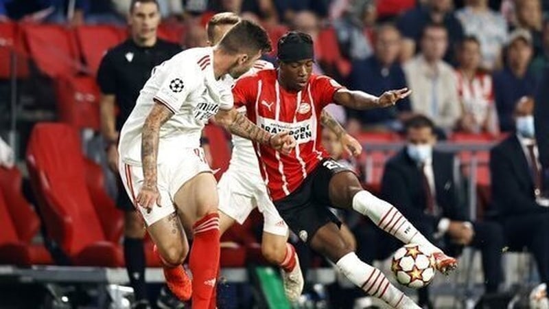 Morato of Benfica and Noni Madueke battle for possession