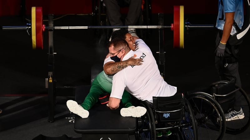 Arendse embracing coach Roy Guerin after her final lift