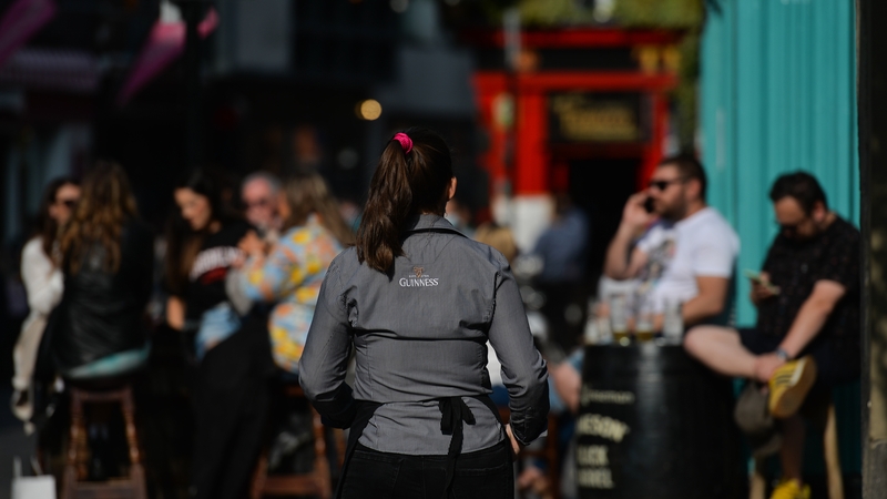 5.01m duine ag maireachtáil sa Stát (Pic: Getty)