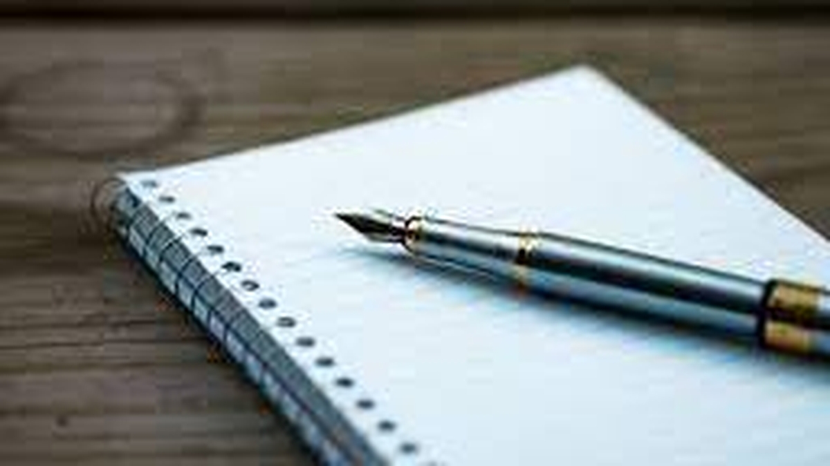 An Dr Ailbhe Ní Ghearbhuigh: File