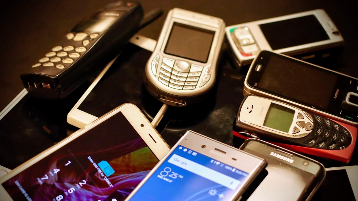 Replacing your smart phone with ‘dumb’ phones