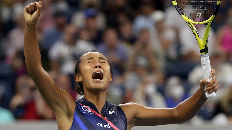 Leylah Fernandez celebrates