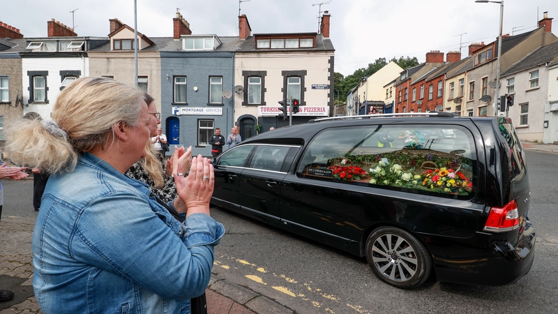 Sochraid Pat Hume i nDoire inniu