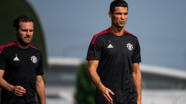 Ronaldo (R) pictured at training with Juan Mata this week