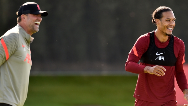 Jurgen Klopp (L) and Virgil van Dijk at training