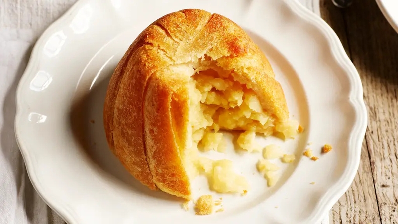 Got some spare slices of bread hanging about? Transform them into a sweet apple dessert.