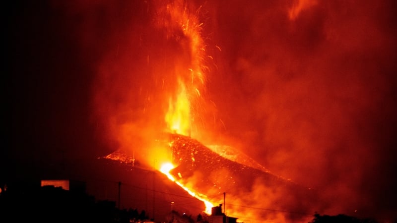 Léiríonn tomhais a rinneadh ar an bholcán gur tráthnóna Dé hAoine a tharla an ghíomhaíocht is mó.